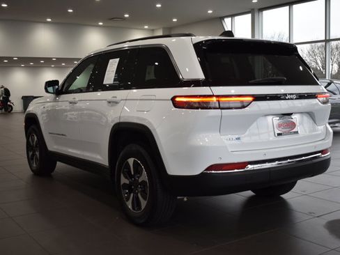 Used 2024 Jeep Grand Cherokee Limited 4xe image 9