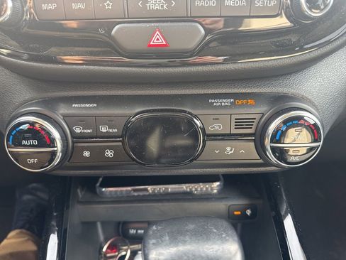 Certified 2024 Kia Soul GT-Line image 18