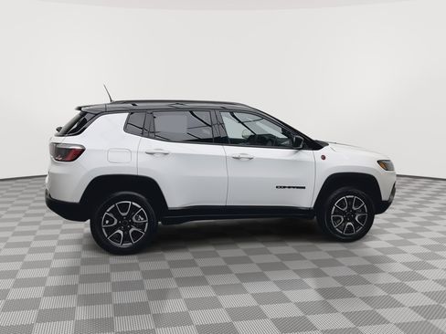 Used 2025 Jeep Compass Trailhawk AWD/4WD image 34