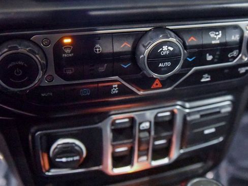 Used 2023 Jeep Wrangler Unlimited w/ Sun & Screen Package image 18