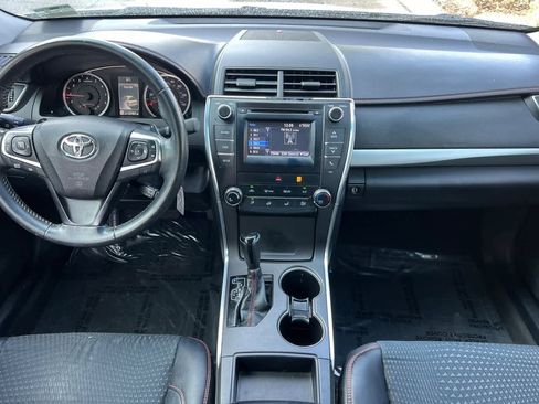 Used 2015 Toyota Camry SE image 4