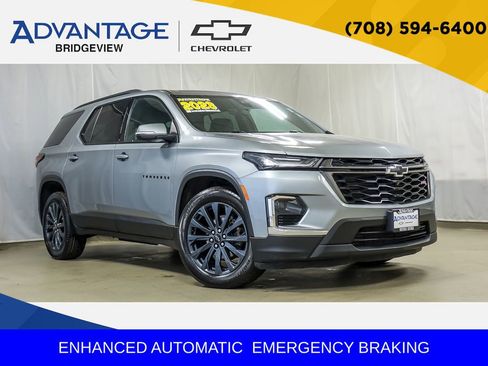 Used 2023 Chevrolet Traverse RS image 1