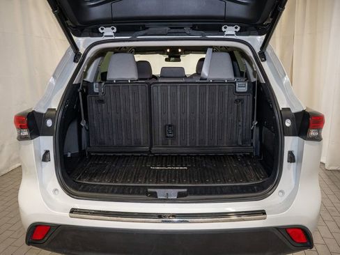 Used 2023 Toyota Highlander LE image 6