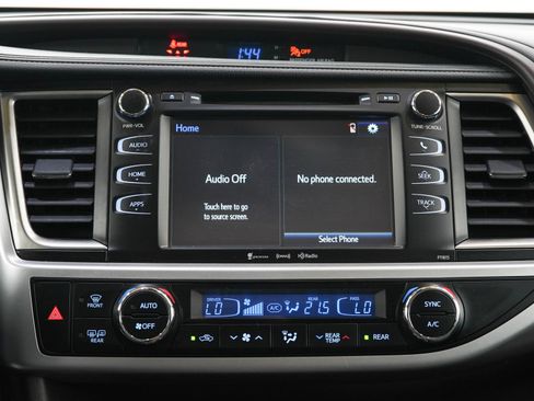 Used 2019 Toyota Highlander Plus AWD/4WD image 20
