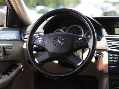 Used 2010 Mercedes-Benz E 350 4MATIC Sedan image 26