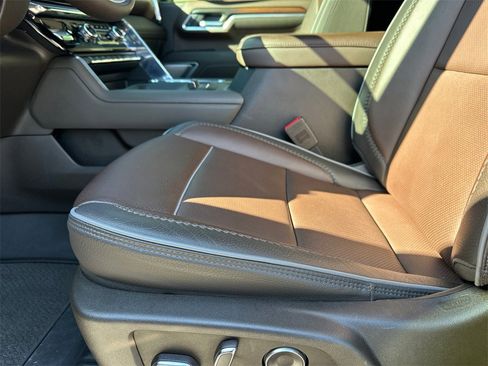 Used 2025 GMC Sierra 2500 Denali w/ Denali Reserve Package image 10