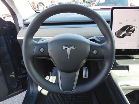 Used 2021 Tesla Model Y Performance image 5