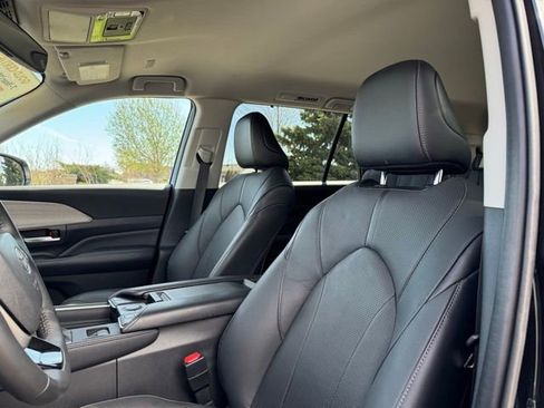 Certified 2024 Toyota Grand Highlander Limited AWD/4WD image 9