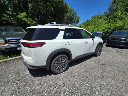 Used 2023 Nissan Pathfinder SL w/ SL Premium Package AWD/4WD image 8