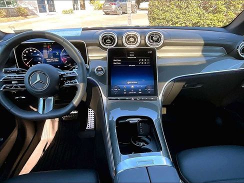 Used 2025 Mercedes-Benz GLC 300 image 33