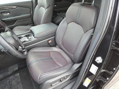 Used 2025 Honda Pilot Black Edition image 26