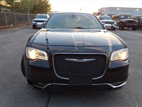 Used 2016 Chrysler 300 C image 3