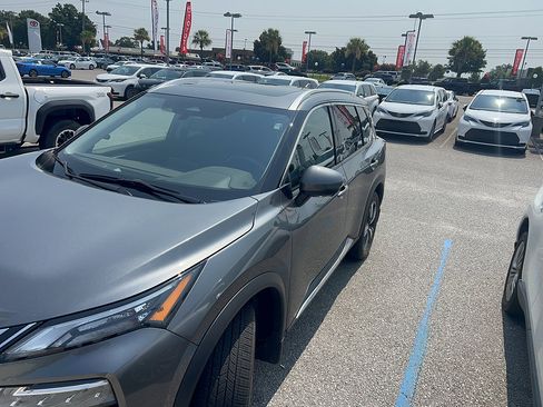 Used 2021 Nissan Rogue SL FWD image 2