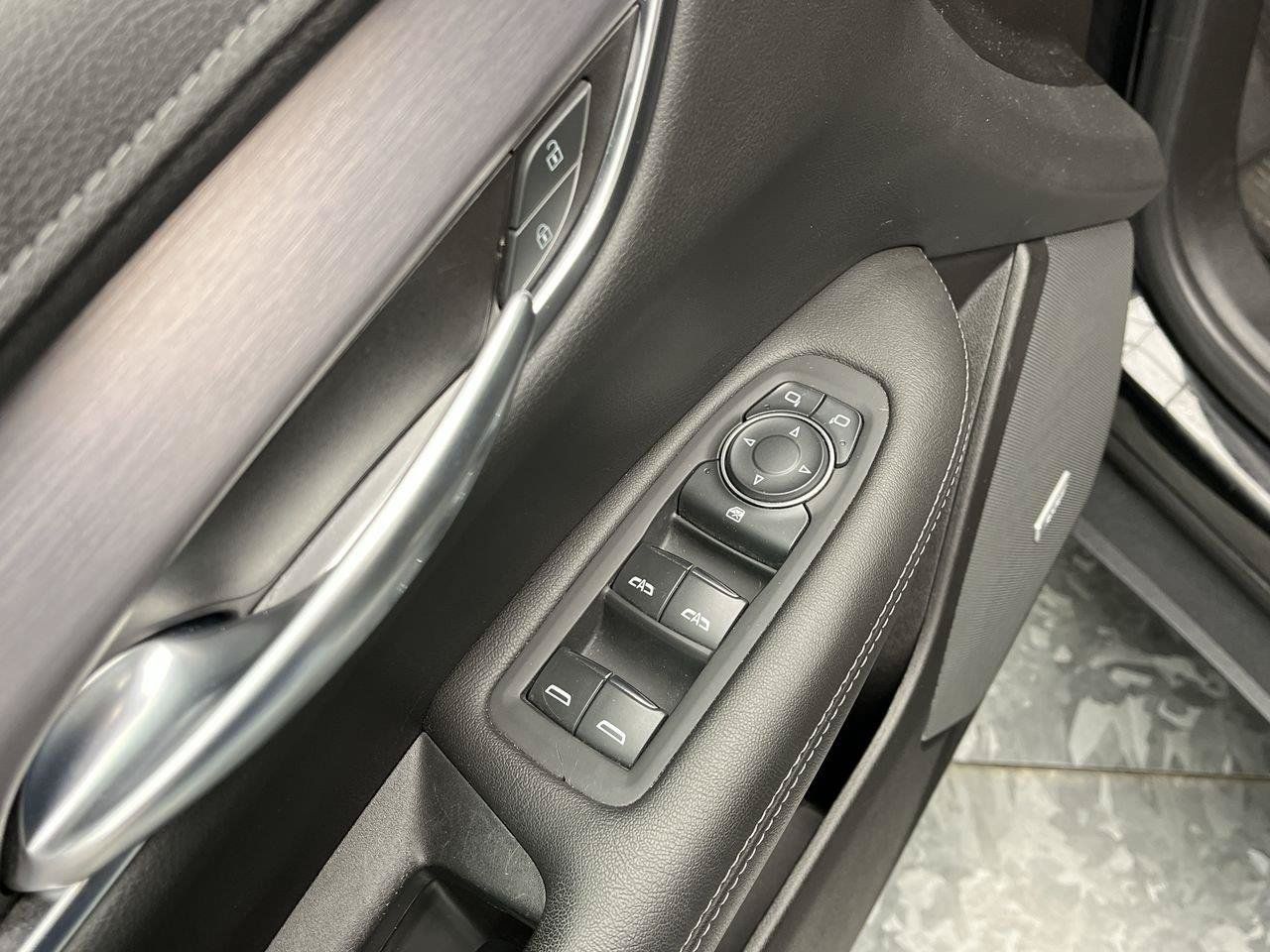 Certified 2023 Cadillac XT5 Luxury AWD/4WD image 8