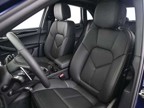 Used 2026 Porsche Macan AWD/4WD image 30