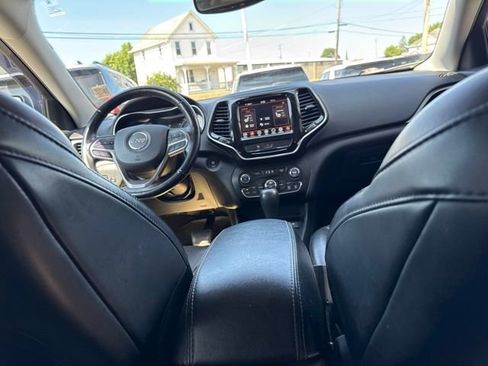 Used 2019 Jeep Cherokee Limited AWD/4WD image 39