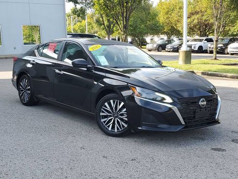 Certified 2025 Nissan Altima 2.5 SV FWD image 36