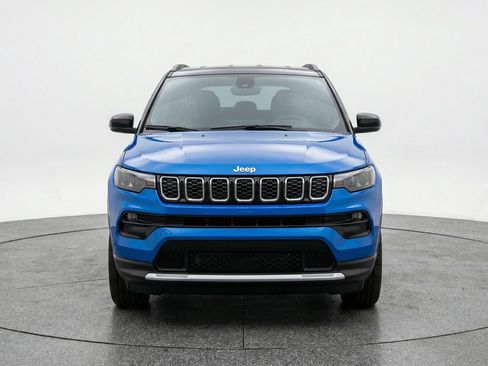 Used 2025 Jeep Compass Limited image 2