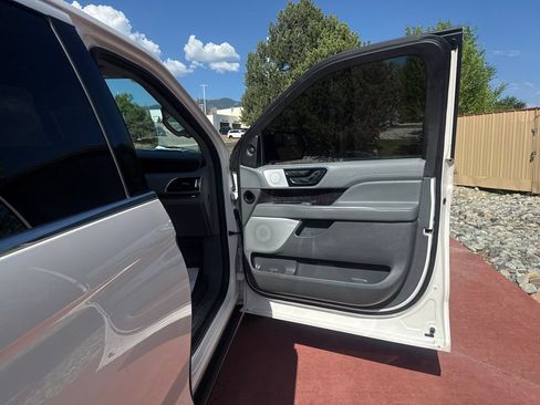 Used 2018 Lincoln Navigator Reserve w/ Technology Package AWD/4WD image 30