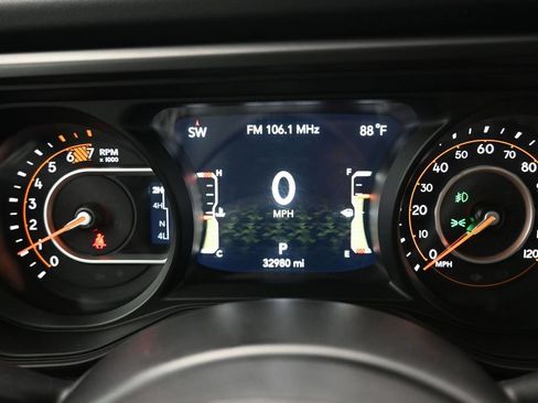 Used 2025 Jeep Wrangler Unlimited Rubicon AWD/4WD image 12