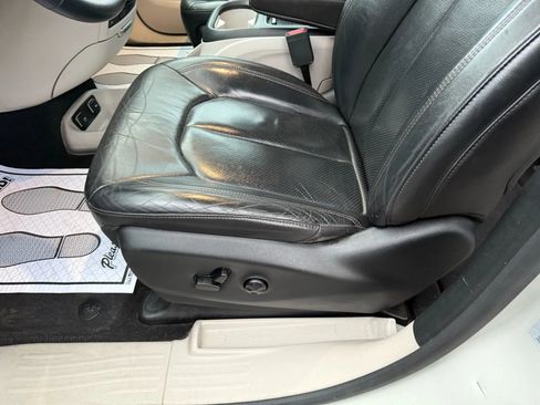 Used 2017 Chrysler Pacifica Touring-L Plus image 36