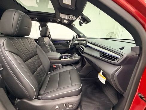 Certified 2025 Buick Enclave Avenir w/ Super Cruise Package AWD/4WD image 29