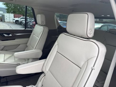 Used 2021 GMC Yukon Denali w/ Denali Premium Package AWD/4WD image 10