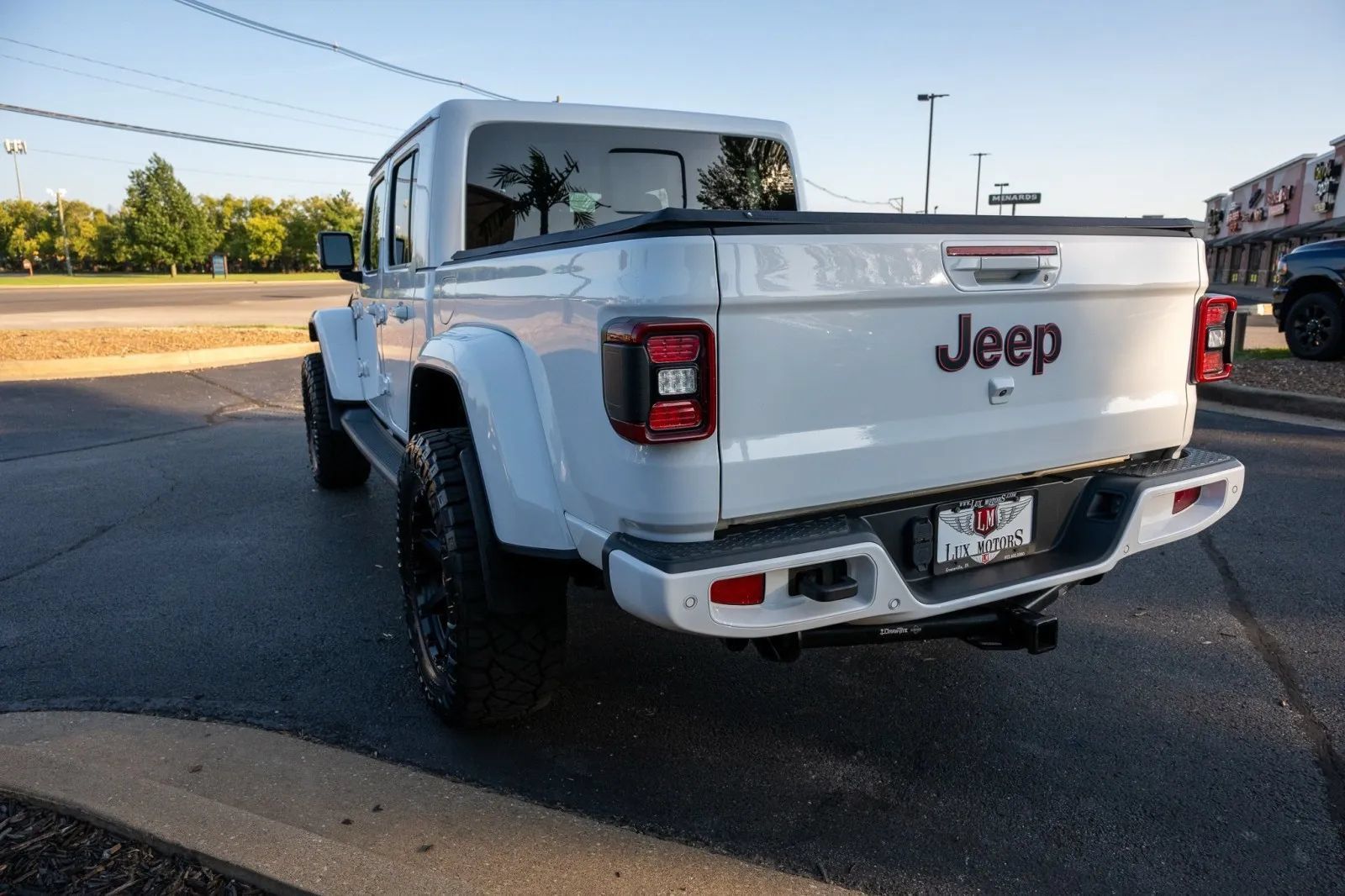 Used 2022 Jeep Gladiator Overland AWD/4WD image 6