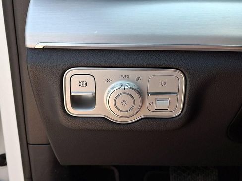 Used 2025 Mercedes-Benz GLS 450 4MATIC image 25