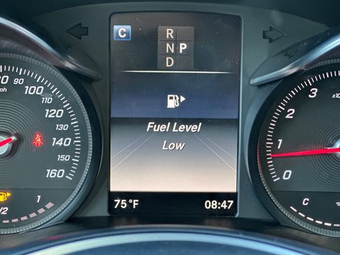 Used 2019 Mercedes-Benz GLC 300 4MATIC image 27