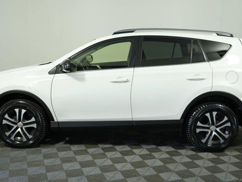 Used 2017 Toyota RAV4 LE FWD image 6