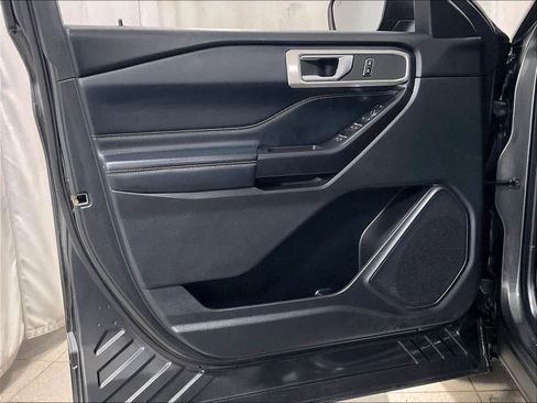 Used 2020 Ford Explorer XLT w/ Equipment Group 202A image 9