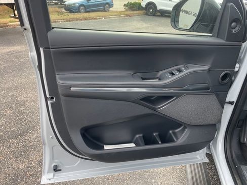 New 2025 Lincoln Navigator Reserve w/ Jet Appearance Package image 12