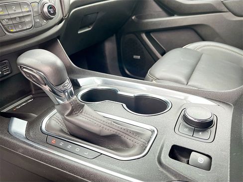 Used 2023 Chevrolet Traverse Premier image 17