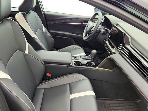 Used 2025 Toyota Camry SE image 21