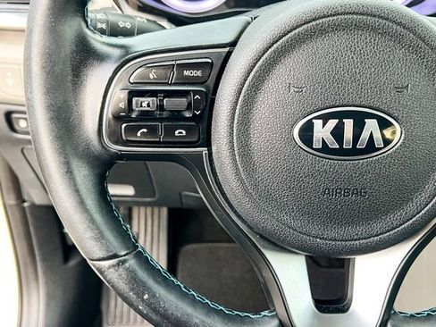 Used 2020 Kia Niro LXS image 47