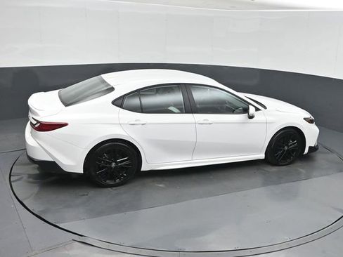 Used 2026 Toyota Camry SE FWD image 30