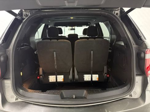 Used 2017 Ford Explorer XLT w/ Equipment Group 201A FWD image 19