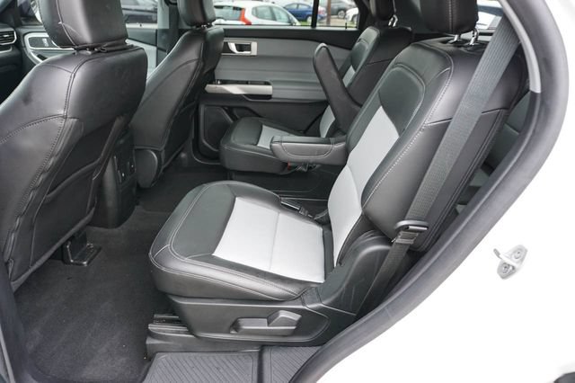 Used 2022 Ford Explorer XLT w/ Equipment Group 202A AWD/4WD image 14