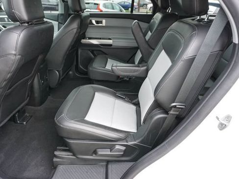 Used 2022 Ford Explorer XLT w/ Equipment Group 202A AWD/4WD image 14