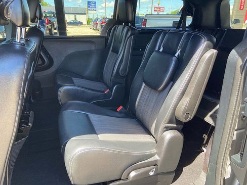 Used 2015 Chrysler Town & Country S w/ Driver Convenience Group FWD image 18