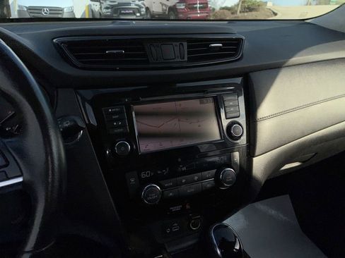 Used 2019 Nissan Rogue SV w/ Sun & Sound Touring Package AWD/4WD image 25