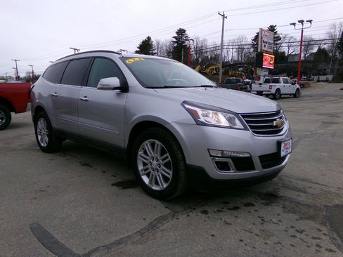 Used 2015 Chevrolet Traverse LT w/ Style and Technology Package image 7