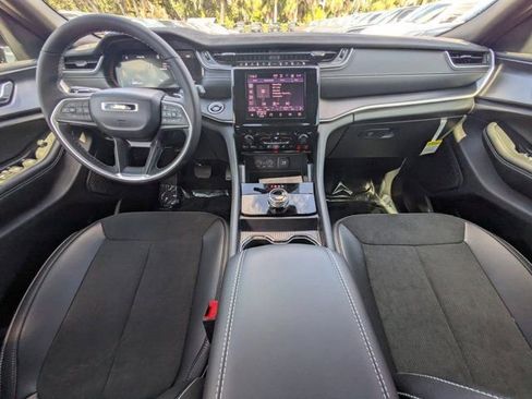 New 2025 Jeep Grand Cherokee L Altitude image 13