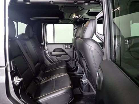 Used 2021 Jeep Gladiator Overland image 39