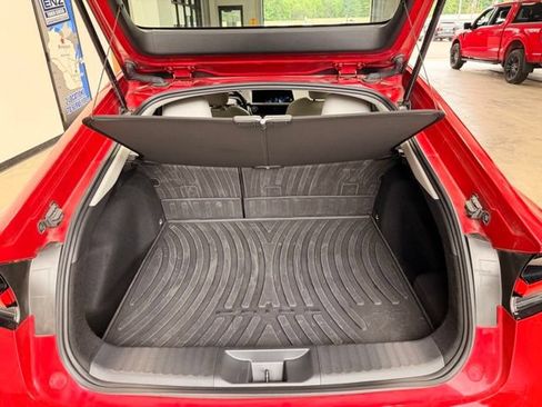 Used 2024 Toyota Prius XLE FWD image 9