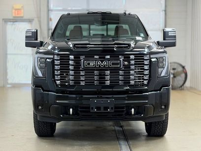 New 2026 GMC Sierra 2500 Denali Ultimate w/ LPO, Black Badging Package