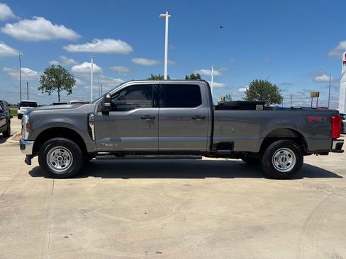 Used 2024 Ford F250 XLT AWD/4WD image 2
