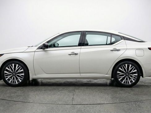 Used 2025 Nissan Altima 2.5 SV FWD image 5