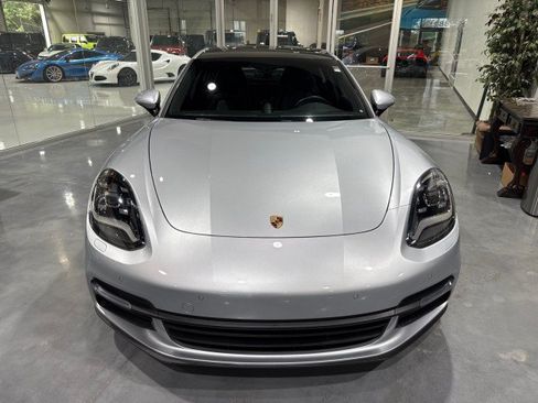 Used 2018 Porsche Panamera RWD image 2